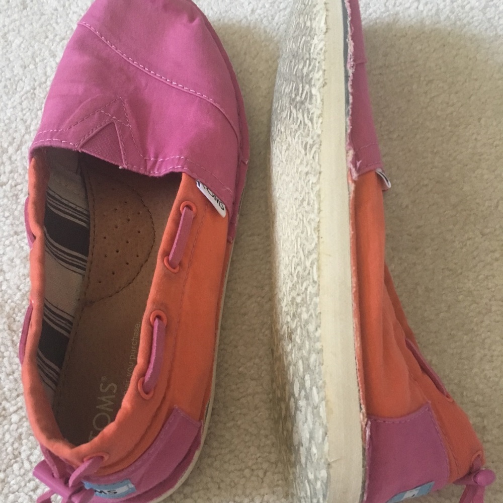 TOMS super cute flats